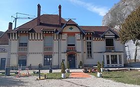 Gîte atypique dans une maison de caractère en bordure de riviere